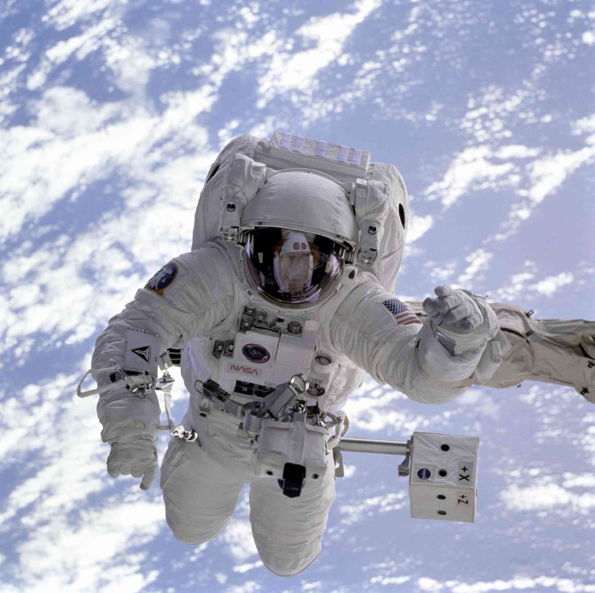 Αστροναύτης σε διαστημικό περίπατο ("space walk") (Photograph by Pexels)