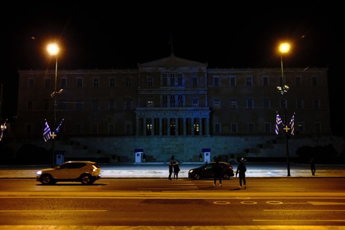 Η Βουλή των Ελλήνων σβήνει τα φώτα της συμμετέχοντας στην «Ώρα της Γης»