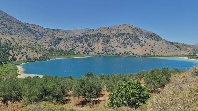 Η φυσική λίμνη Κουρνά στην Κρήτη (Φωτογραφία: ΑΠΕ-ΜΠΕ)