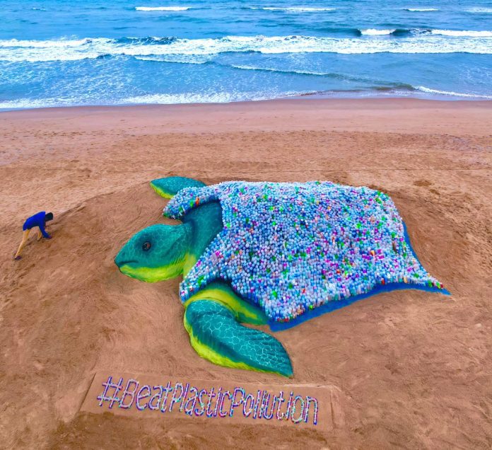 Το έργο τού καλλιτέχνη άμμου Σουνταρσάνα Πατνάικ (Photo by @sudarsansand/Twitter}
