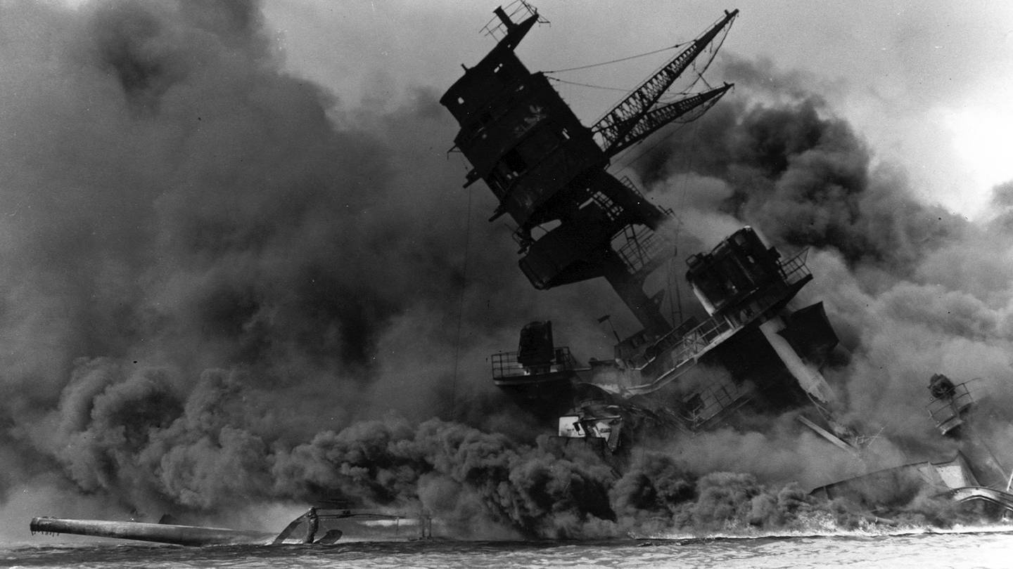 Η βύθιση του USS Arizona κατά τη διάρκεια της επίθεσης στο Περλ Χάρμπορ στις 7 Δεκεμβρίου του 1941 (Photo: NPS)